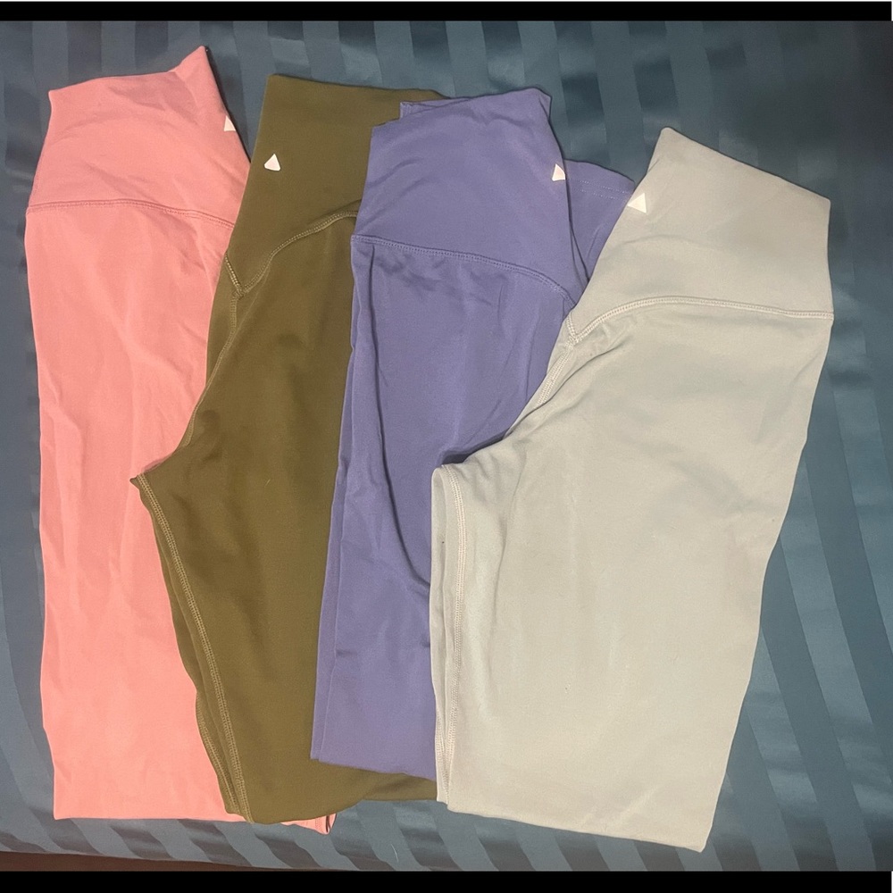 SOLD Vitality balance Athletica cloud leggings.